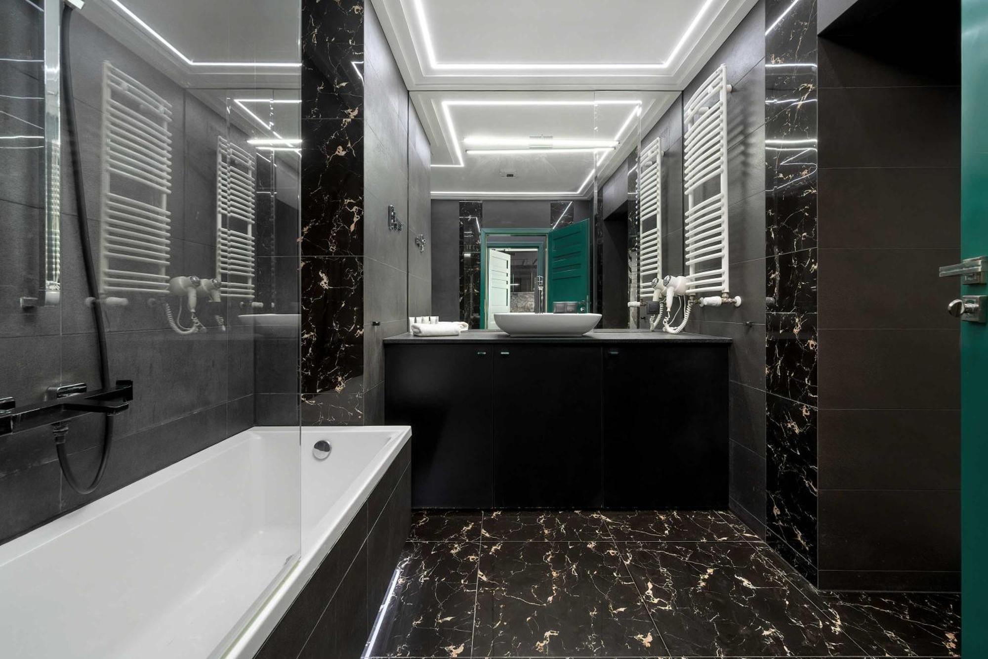 Modern In The Center Of With Air Conditioning And Balcony By Renters Apartament
